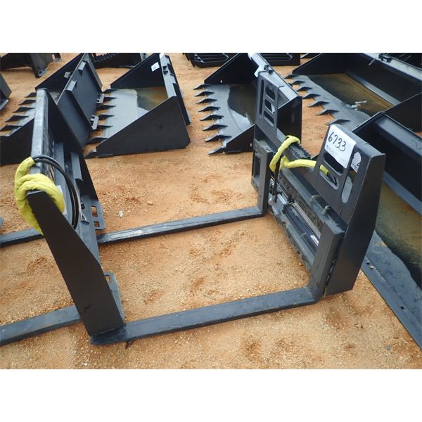 FORKLIFT ASSY HYD WITH ADJ FORKS (fits skid steer loader) (B5)