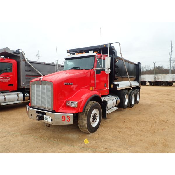 2016 KENWORTH T800 Dump Truck