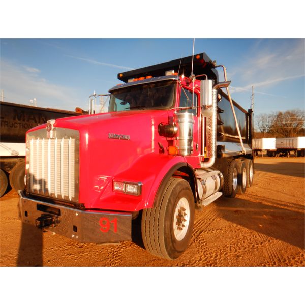 2016 KENWORTH T800 Dump Truck