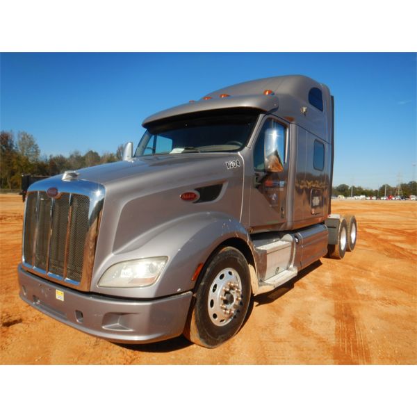 2012 PETERBILT 587 Sleeper Truck