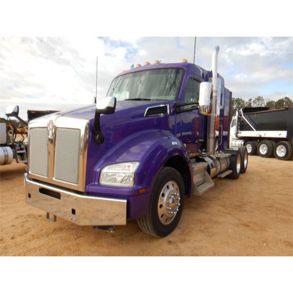 2019 KENWORTH T880 Sleeper Truck