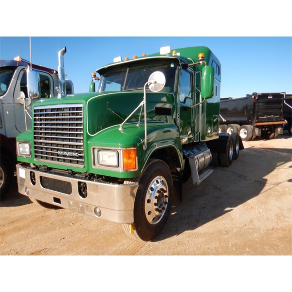 2016 MACK CHU613 Sleeper Truck