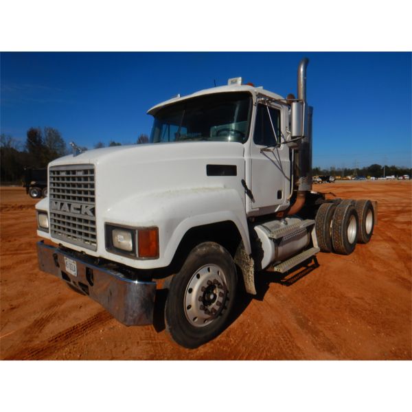2003 MACK CH613 Day Cab Truck
