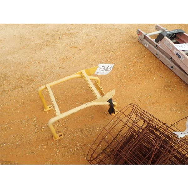 EQUIPMENT STEP LADDER (B-9)