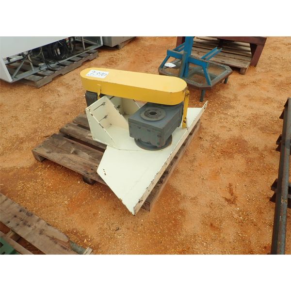 ELECTRIC MOTOR & MOUNTING BRACKET