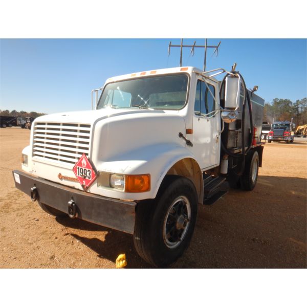 1991 INTERNATIONAL 4900 Flatbed Truck