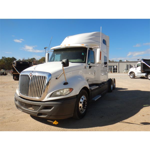 2015 INTERNATIONAL PROSTAR + 122 Sleeper Truck