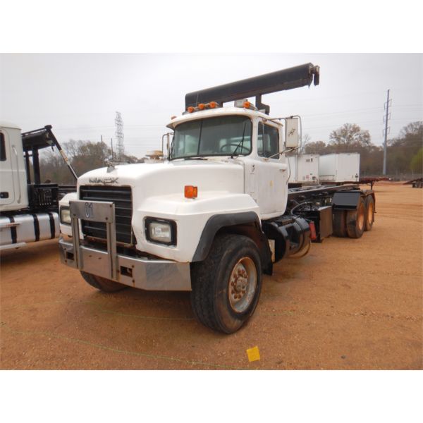 1996 MACK RD690S Roll Off Truck
