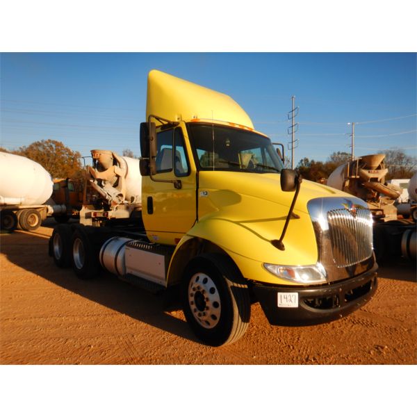 2015 INTERNATIONAL 8600 Day Cab Truck