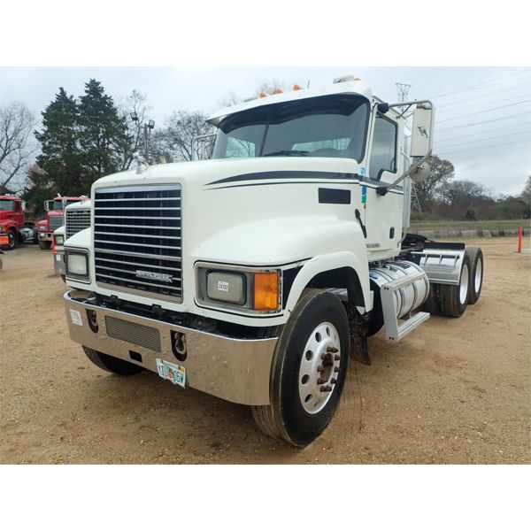 2013 MACK CHU613 Day Cab Truck