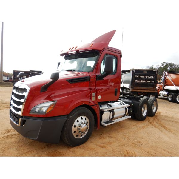 2019 FREIGHTLINER CASCADIA Day Cab Truck