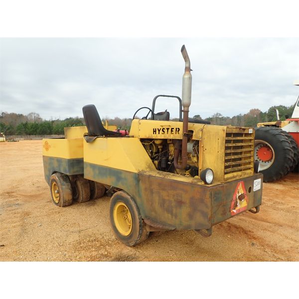 HYSTER C350A PNEUMATIC Roller
