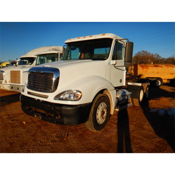 2007 FREIGHTLINER COLUMBIA Day Cab Truck