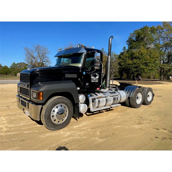 2022 MACK PI64T Day Cab Truck