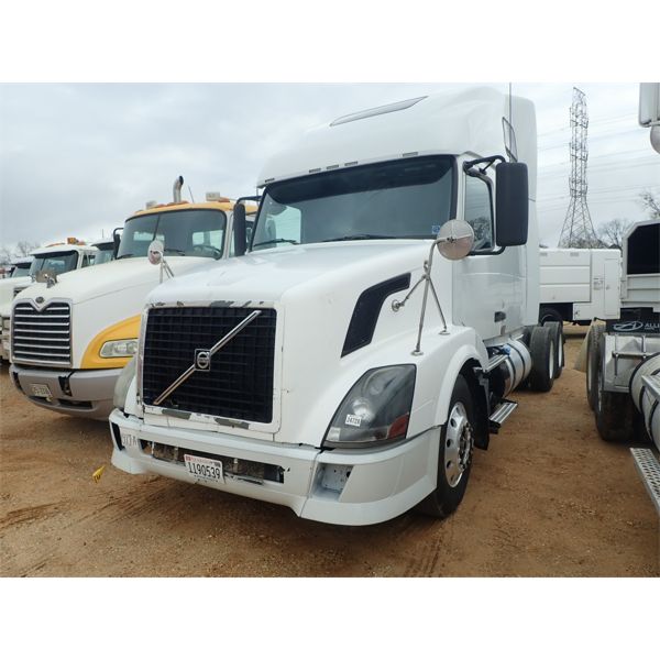 2012 VOLVO  Sleeper Truck