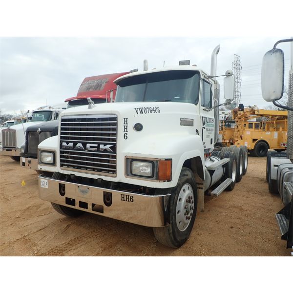 1997 MACK CH613 Day Cab Truck