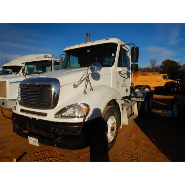 2004 FREIGHTLINER  Day Cab Truck