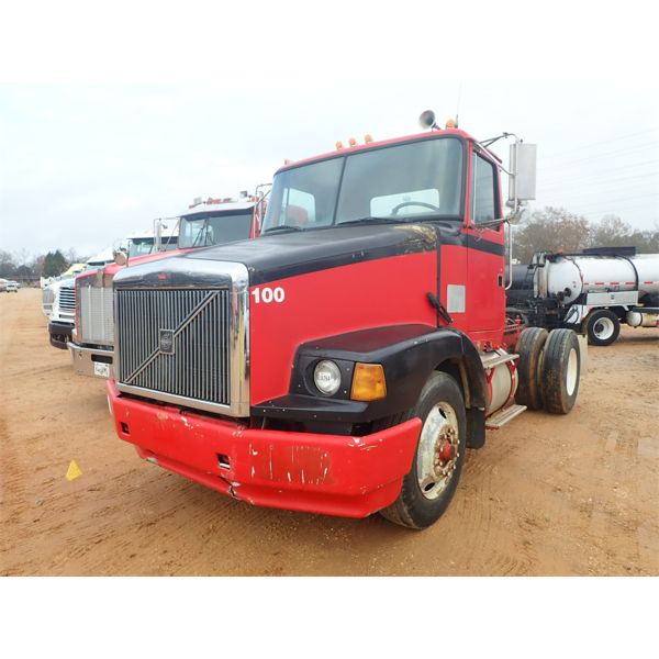1993 VOLVO  Day Cab Truck