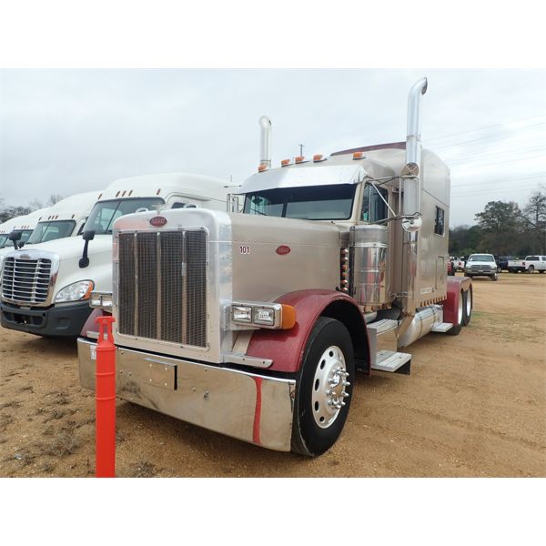 2001 PETERBILT 379 Sleeper Truck
