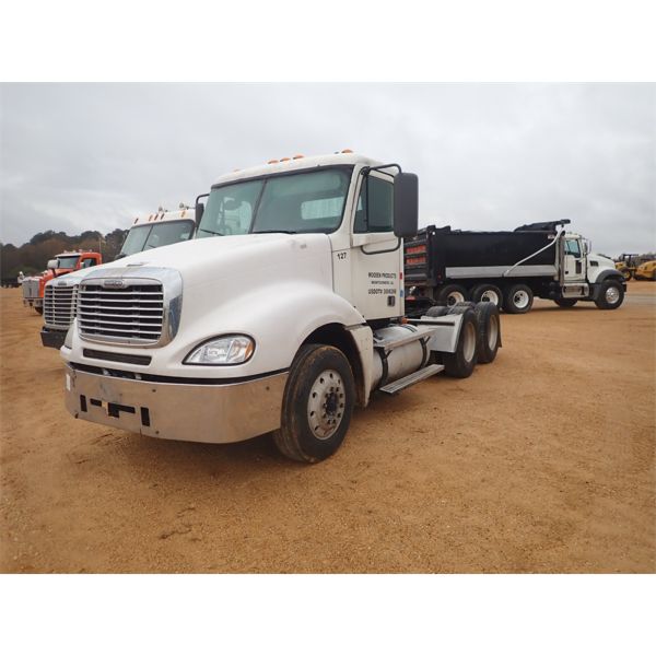 2007 FREIGHTLINER  Day Cab Truck