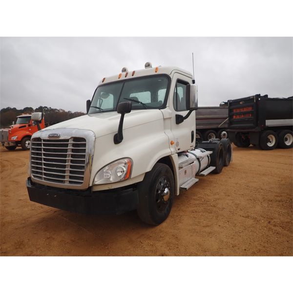 2012 FREIGHTLINER CASCADIA Day Cab Truck