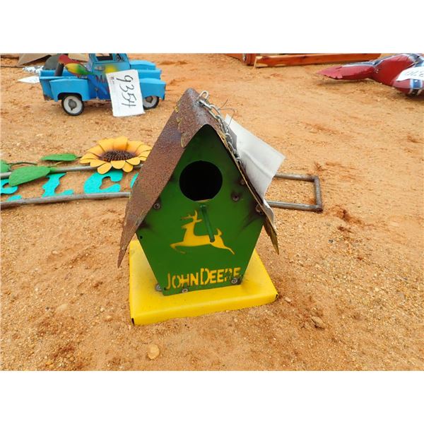 JOHN DEERE HANGING BIRDHOUSE METAL ART (C6)