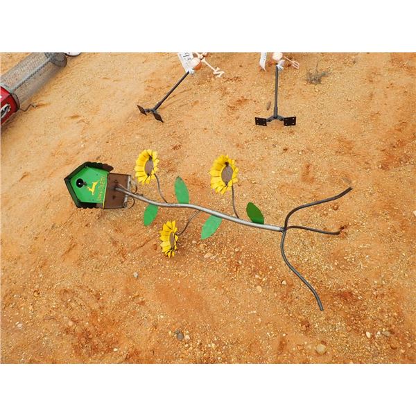JOHN DEERE SUNFLOWER BIRDHOUSE (C6)