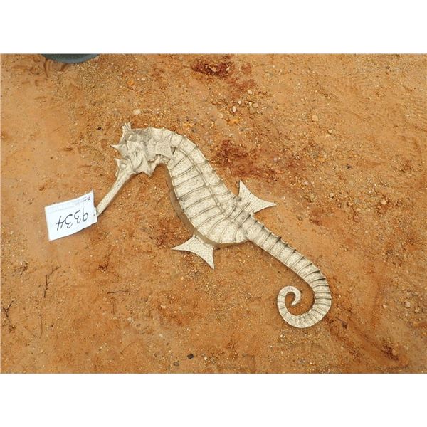 CAST ALUM SEAHORSE METAL ART  (C6)