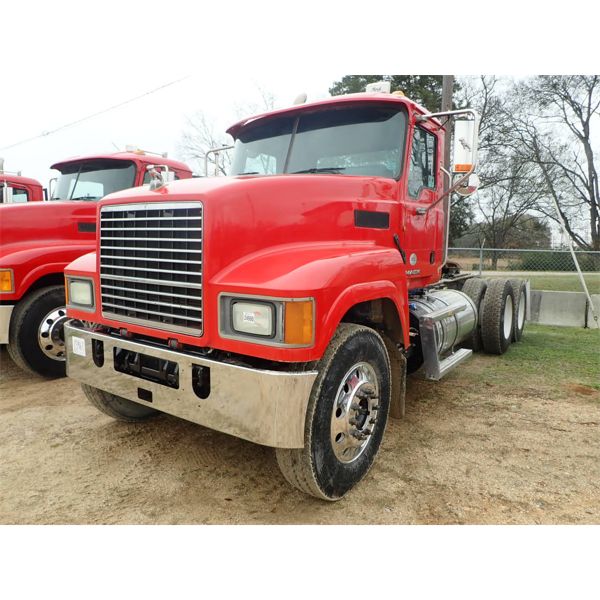 2011 MACK CHU613 Day Cab Truck