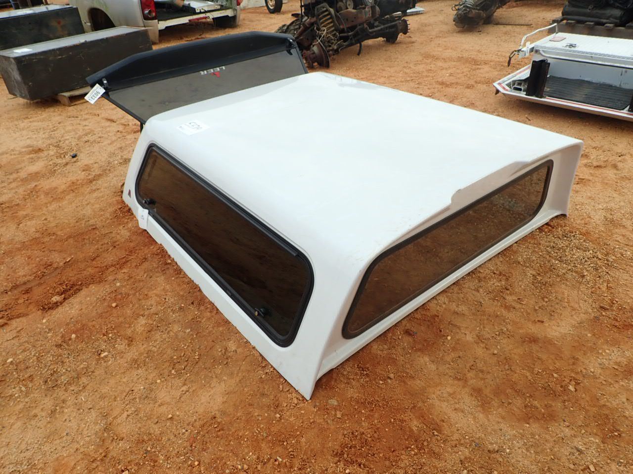 FIBERGLASS PICKUP CAMPER SHELL