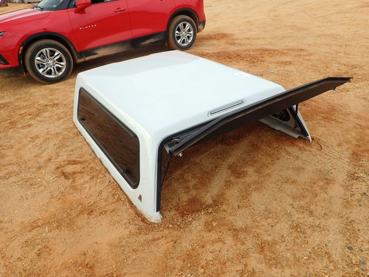 FIBERGLASS PICKUP CAMPER SHELL