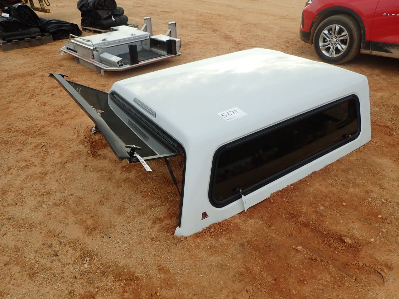 FIBERGLASS PICKUP CAMPER SHELL