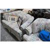 Image 2 : Floral Pattern Sofa & Loveseat