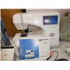 Image 2 : Memory Craft 9000 Sewing Machine