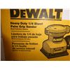 Image 2 : Dewalt Heavey Duty 1/4" Sheet Palm Grip Sander