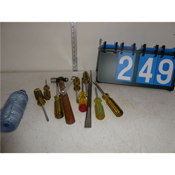 Screwdrivers / Pry Bar / Hammer etc