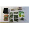 Image 1 : John Deere Metal Collectors Cards set (1995) + 1:64 Diecast in wood box (sealed) + Battery Powered T