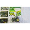 Image 5 : John Deere Metal Collectors Cards set (1995) + 1:64 Diecast in wood box (sealed) + Battery Powered T