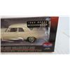 Image 2 : 1:18 Die-cast Collectible Car 1964 Dodge 330