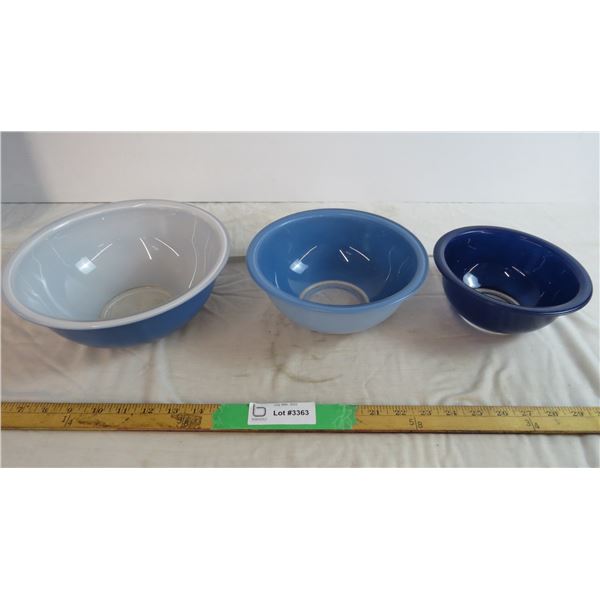 (3) Pyrex bowls