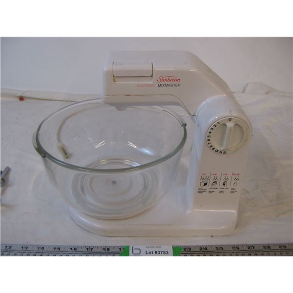 Sunbeam Mixmaster with 2 bowls and accessories