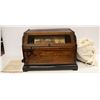 Image 1 : ANTIQUE PLAYER MUSIC BOX W MANY EXTRA SONGS