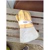 Image 1 : 2 Pairs of Insulated Gloves