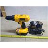 Image 2 : 18v DeWalt Drill w/ 2 Batteries and Charger