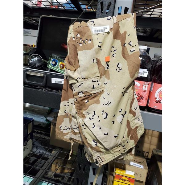 Desert Camo Zippered Pant - Mens Medium