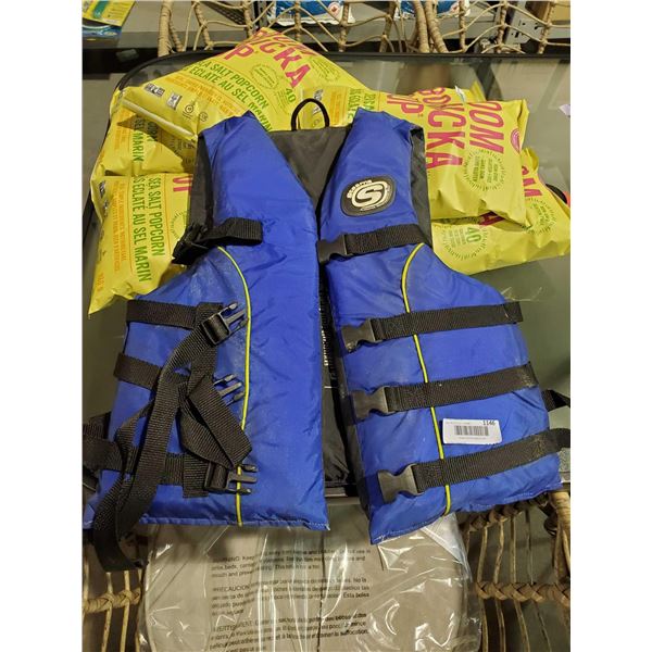 Stearns Life Jacket  Size: Adult Universal