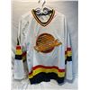 Image 1 : Canucks large jersy