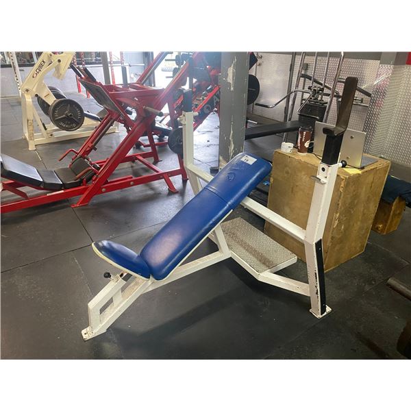 COMMERCIAL INCLINED FREE WEIGHT BENCH PRESS (NO BAR, NO WEIGHTS)