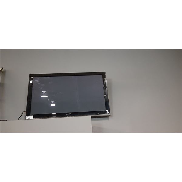 SAMSUNG LED WALL MOUNTED TELEVISION WITH WALL MOUNT AND POWER CABLE