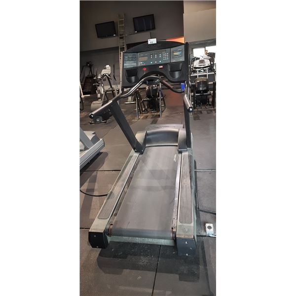 LIFE FITNESS 9500HR COMMERCIAL TREADMILL